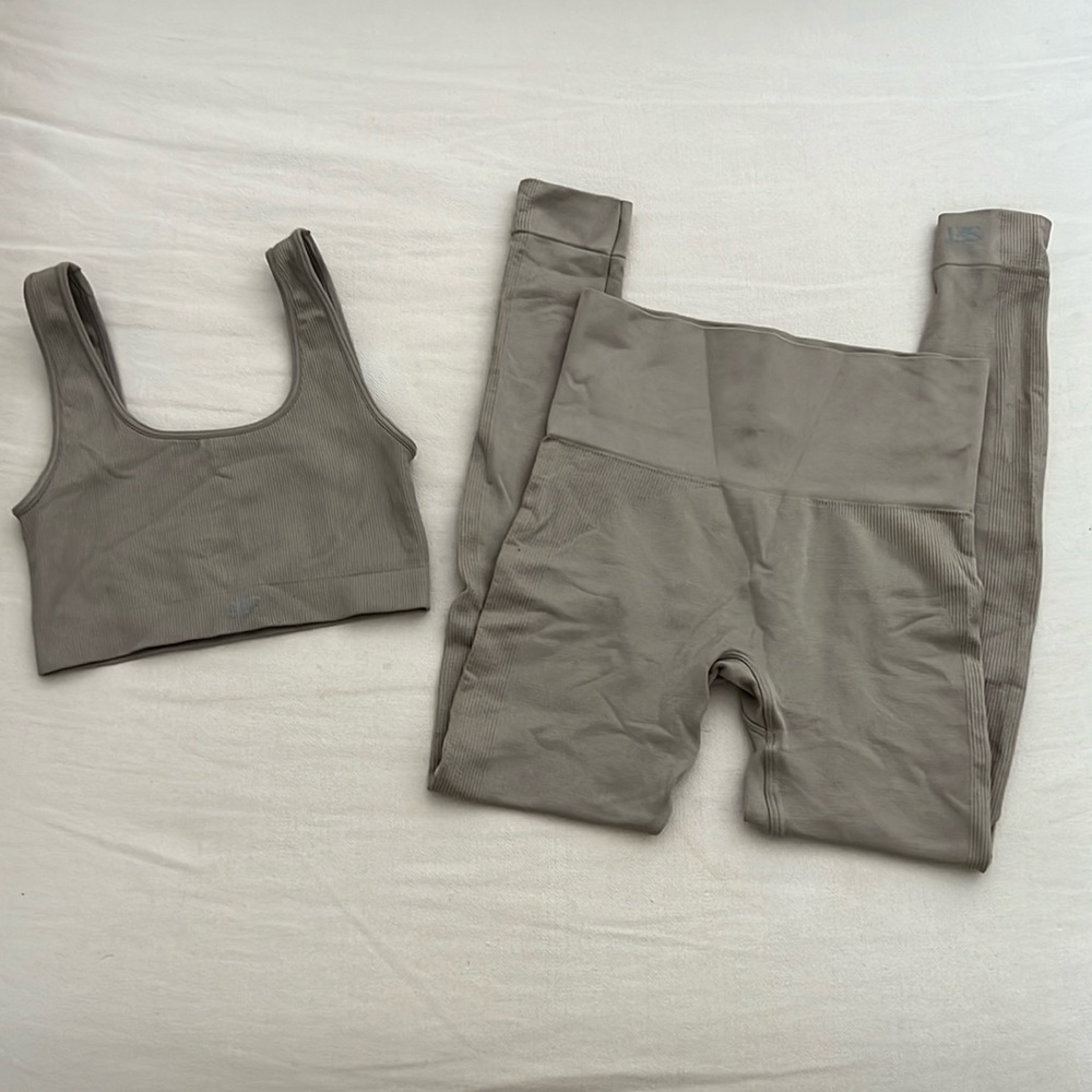 Set Active Bra and Leggings Set 🪨 Both Size XS